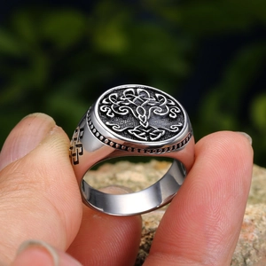 Anillo vikingo Árbol de la Vida para hombre en acero inoxidable con un diseño celta