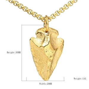 Collier avec pendentif flèche dorée vintage en acier inoxydable massif et texturé