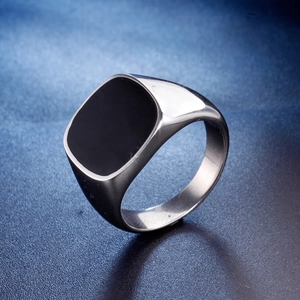Anillo de sello para hombre en acero inoxidable pulido con incrustación cuadrada de ónix