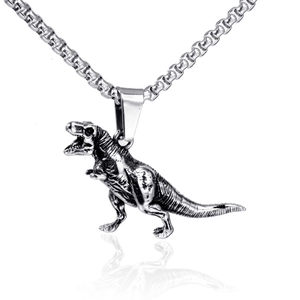 Collana con ciondolo dinosauro Tirannosauro Rex retrò in acciaio vintage su sfondo bianco