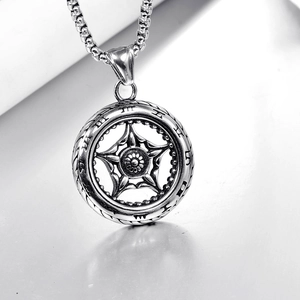 Retro stainless steel tire-shaped pendant necklace with star pattern and box chain