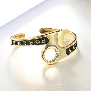 Vintage herenarmband van goudkleurig roestvrij staal in moersleutelontwerp stijl
