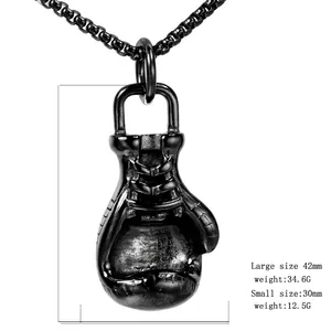 Pendaglio guantone da boxe nero stile punk in due misure con catena a maglie quadrate