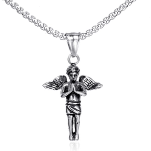 Collier avec pendentif ange vintage en argent vieilli sur une chaîne maille vénitienne