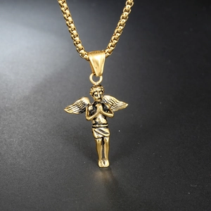 Collier avec pendentif ange doré ailes détaillées et chaîne maille vénitienne vintage