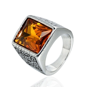 Bague en titane pour homme avec pierre carrée ambre et motifs géométriques