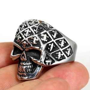 Gothic skull ring for men in vintage stainless steel with fleur-de-lis motif details