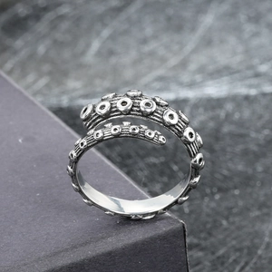 Vintage stainless steel octopus tentacle ring with retro silver finish and open design