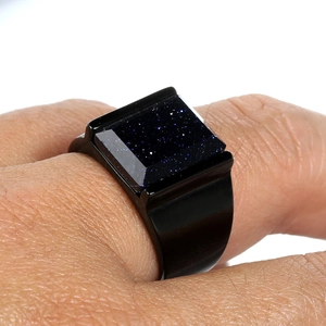 Bague minimaliste noire en acier pour hommes avec incrustation de grès bleu carré
