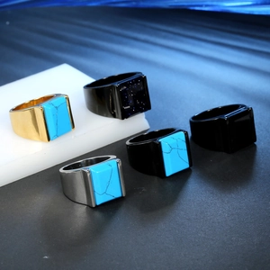 Chevalières carrées pour hommes en acier or et argent avec turquoise et grès bleu