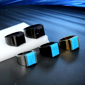 Chevalières pour hommes en acier poli avec pierres d'onyx noir et de turquoise