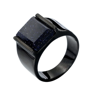 Bague pour homme en acier noir avec pierre de sable bleu carrée au style minimaliste