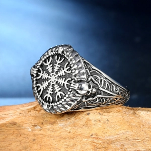 Vintage Viking compass steel ring with skull and Celtic knot on wooden base