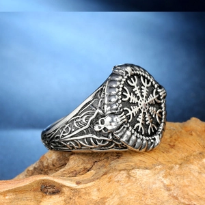 Vintage Viking compass ring in titanium steel with skull and Celtic knot engravings