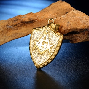 Golden shield-shaped Freemason pendant necklace in stainless steel with relief engraving