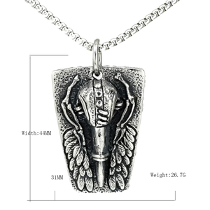 Collier avec pendentif bouclier corbeau en acier titane vintage et gaufrage industriel