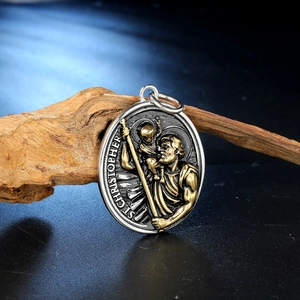 Pendentif médaille religieuse Saint-Christophe bicolore or et argent sur bois vieilli