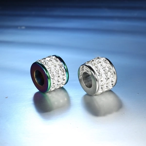 Pendentifs perles moissanite sertis de cristaux avec finition électro arc-en-ciel