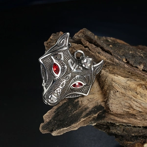 Vintage wolf head pendant necklace in stainless steel with red gem eyes for men