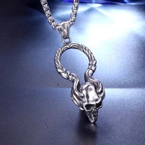 Pendentif Crâne en Acier Inoxydable Gothique Vintage pour Homme Rétro Antique Punk Hip Hop Rock Style Tête de Squelette Bijoux Sans Chaîne
