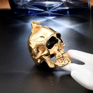 Pendentif crâne poli plaqué or pour hommes en acier inoxydable de haute qualité