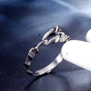 Vintage Punk Dragon Claw Stainless Steel Ring For Men Gothic Scale Pattern Beast Talon Band Ring Distressed Biker Fashion Jewelry