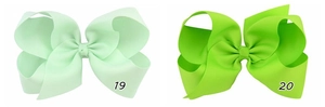 Détails des nœuds à cheveux en ruban gros-grain vert clair avec un design multicouche