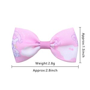 Fiocco per capelli in nastro grosgrain rosa con unicorno e nuvole, misura 2,8 pollici