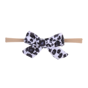 Detail of baby headband with a soft leopard print bow and elastic seamless band