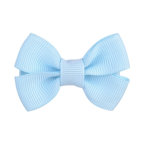 Dettaglio del fiocco in nastro grosgrain blu cielo con trama a coste sottili