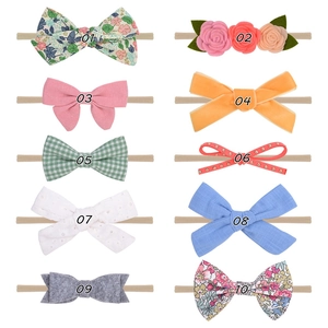 Lot de 10 bandeaux souples pour bébé avec nœuds floraux et fleurs en tissu variés