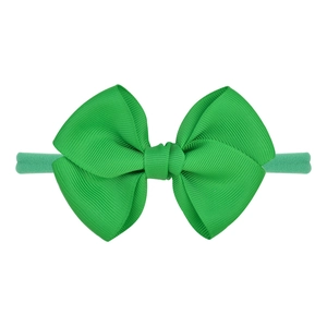 Vue détaillée du bandeau bébé avec nœud vert émeraude en gros-grain et sangle souple