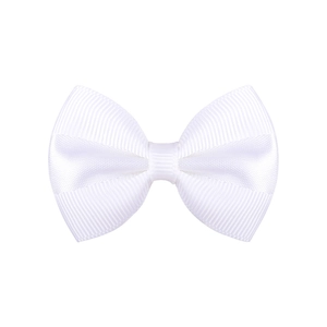 Detalle de primer plano de lazo para el pelo de cinta grosgrain blanco con textura