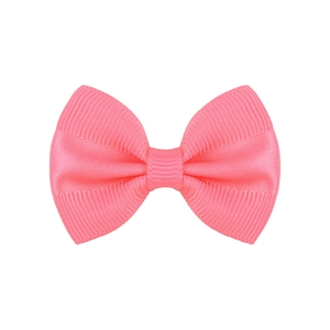 Pinza para el pelo rosa hecha a mano con lazo de cinta de falla y textura acanalada