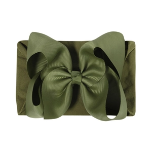 Bandeau élastique en nylon vert olive avec un grand nœud en ruban gros-grain pour bébé