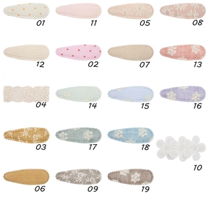 Vingt-neuf barrettes BB colorées en tissu brodé et à carreaux pour petites filles