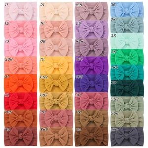 Griglia dettagliata di 32 colori di fasce per neonati in nylon elastico con grandi fiocchi