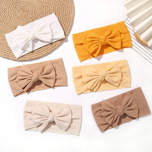 Lot de 6 bandeaux bébé élastiques à nœuds en couleurs Morandi sur fond blanc pur