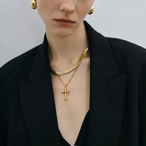 Collier Pendentif Croix en Acier Inoxydable Plaqué Or 18K Pour Femmes Bijou de Cou Croix Chrétienne Polie Miroir Cadeau Quotidien