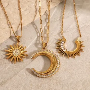 Collier Pendentif Soleil Lune en Acier Inoxydable Luxe avec Zircon Plaqué Or Bijoux Célestes pour Femmes Cadeau Fête