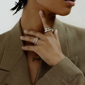 Anelli Minimalisti in Acciaio Inossidabile a Tre Toni Incastrati per Donna Uomo Anello da Dito Collegato Geometrico con Strass Gioielli alla Moda Regalo