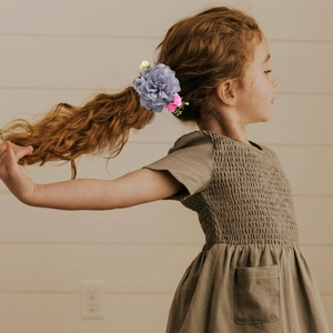 Elastico per capelli floreale per bambine con rosa grigia e fiore rosa su nylon