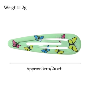 Vue détaillée d'une pince BB vert clair de 5 cm avec motifs papillon et dimensions précises
