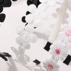 Serre-têtes vintage brodés de marguerites pour enfants en noir, blanc et rose