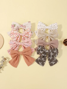 Set di 8 mollette a fiocco in tessuto con motivi floreali e colori solidi assortiti
