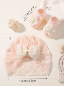 Détail de l'ensemble bonnet et chaussettes en dentelle rose avec dimensions et poids précis