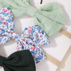 Lot de trois bandeaux pour bébé avec nœuds aux motifs floraux et textures vert pastel