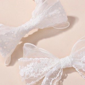 Bandeau à nœud en dentelle blanche pour enfants avec broderie fine et maille légère