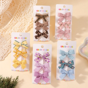 Lot de 15 barrettes à cheveux fleurs faites main pour enfants sur cartes avec dentelle