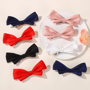 Set di fermagli per capelli con fiocco in raso colori assortiti e clip a becco